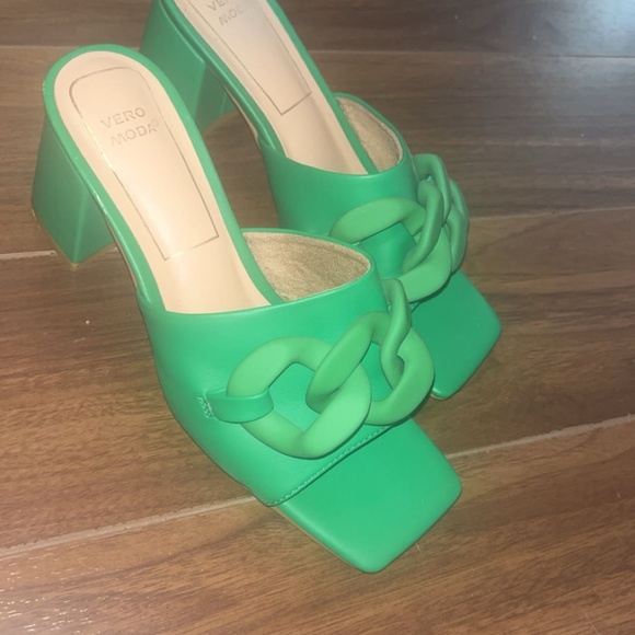 Vera Moda Square Toe Block Heel (Kelly Green) - Picture 2 of 3